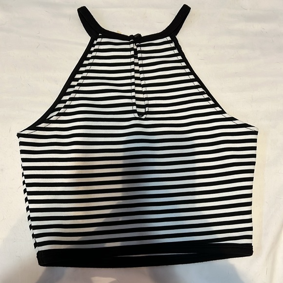 Soprano Crop Tank - Picture 3 of 4